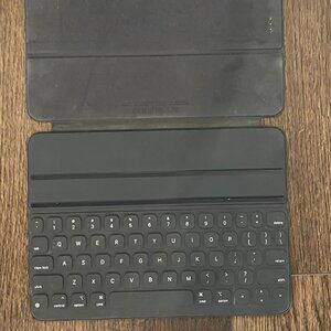 Smart Keyboard Folio for iPad Pro 10.5 First generation.